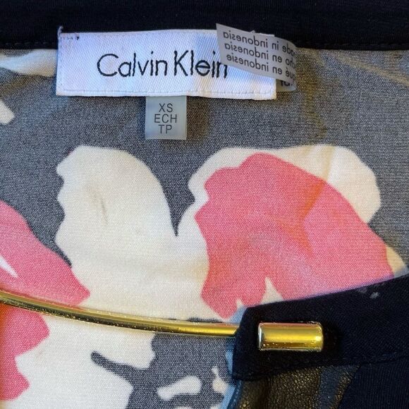 3/$25 CALVIN KLEIN Black Floral Faux Leather Details Top.Size XS - Picture 9 of 11
